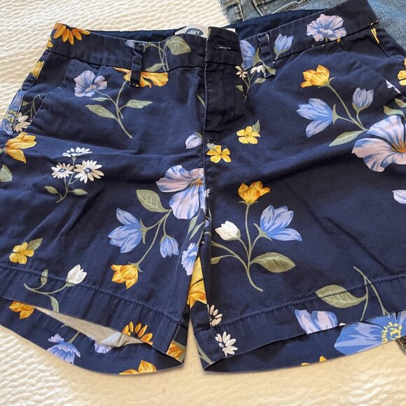 Two Old Navy shorts - size 2, preloved - Picture 4 of 5